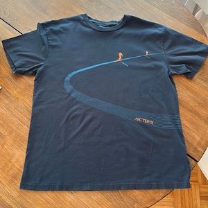 Men’s Large Arc’teryx Navy Blue Tee shirt.  Used but in wonderful condition.